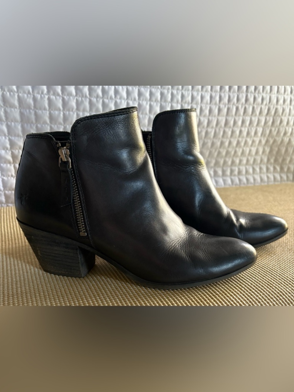 FRYE Black Leather Women's Ankle Boots - Sleek Zip Detail SIZE 10